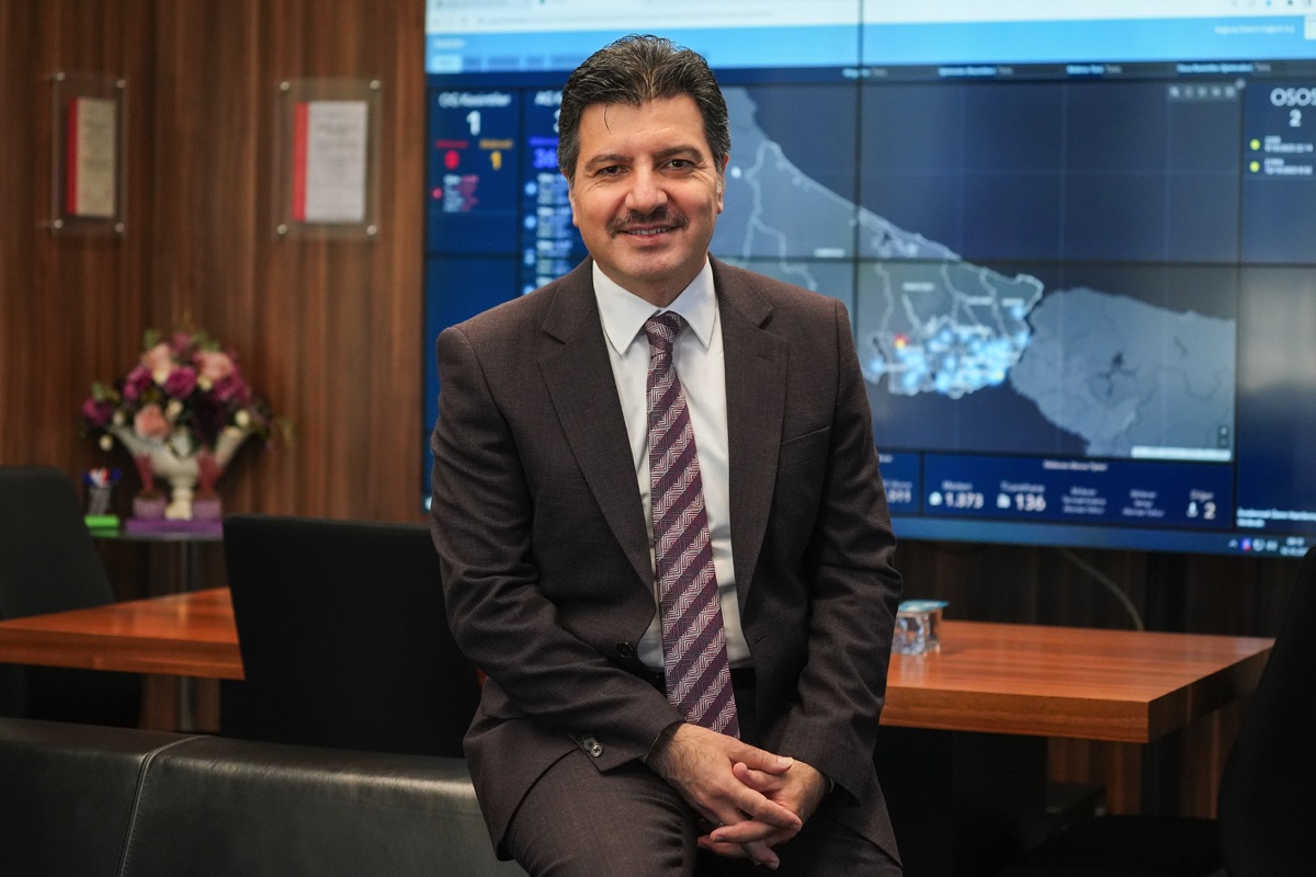 Dolmabahçe Türk Bayrağı’nın renkleri ile aydınlanıyor 3