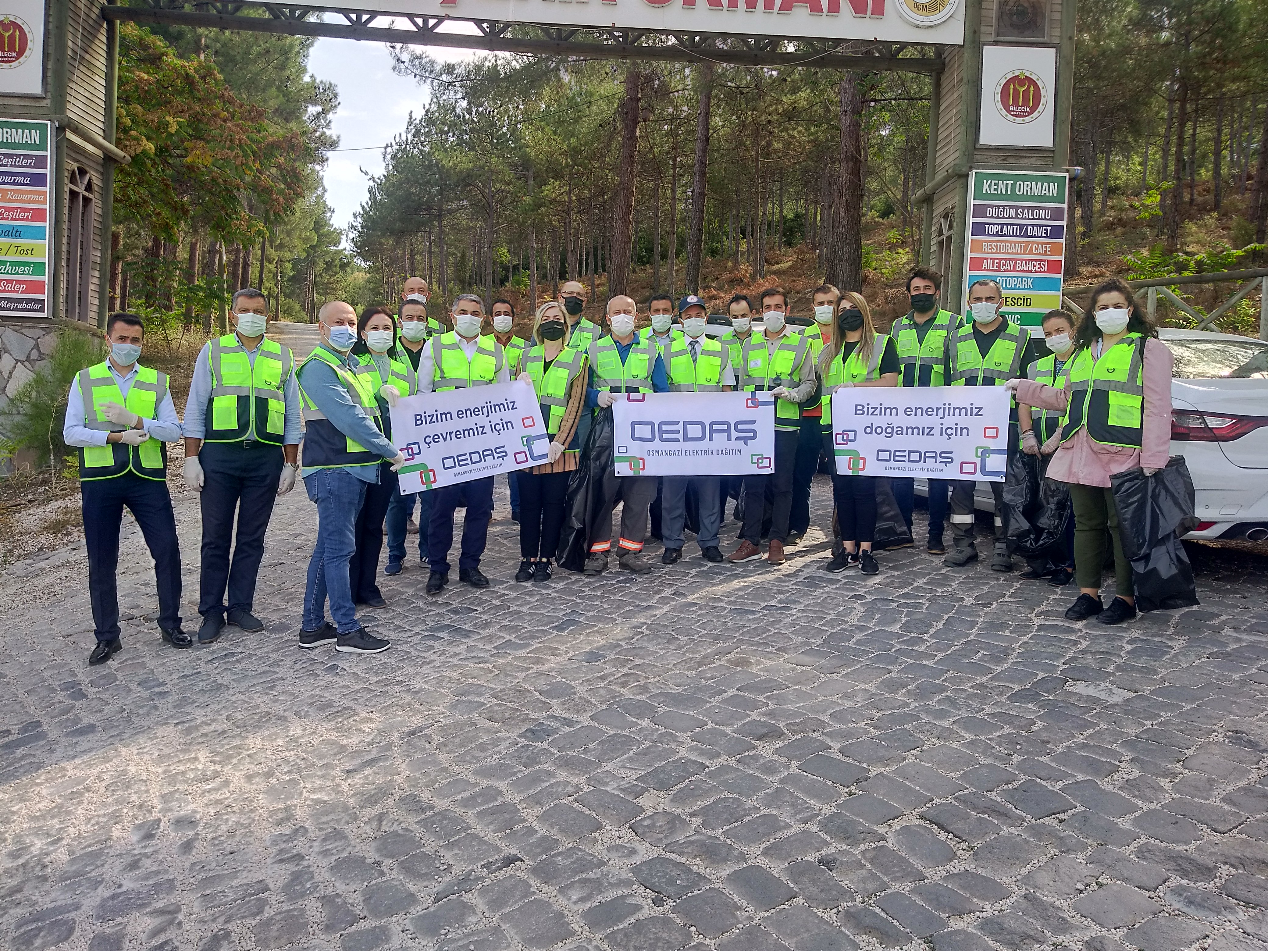 OEDAŞ çalışanları ormanı temizledi