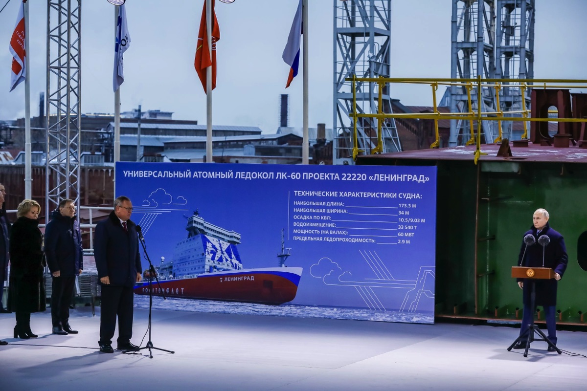 Nükleer Leningrad Buzkıranı suya indi 2