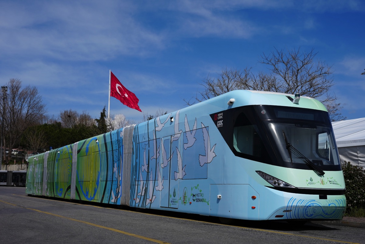 Elektrikli metrobüs test sürüşüne başladı