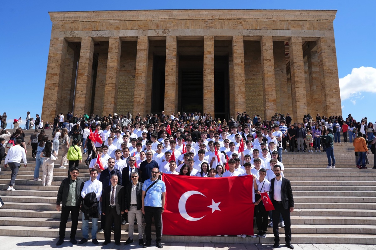 ‘Enerjinin Yıldızları’ 19 Mayıs’ı Anıtkabir’de kutladı