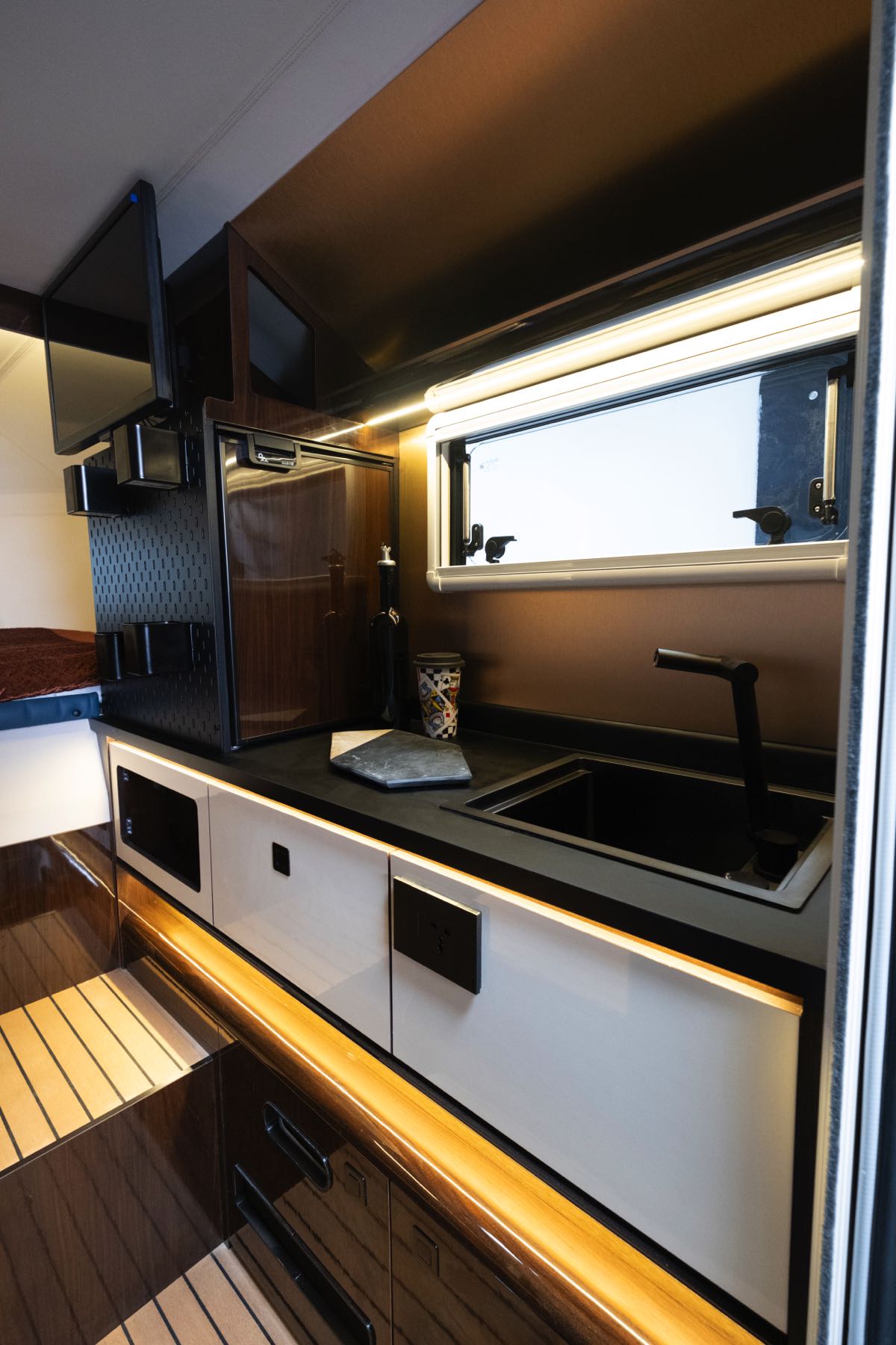 Hotomobil Cybertruck karavanı Bitcoin ile satışa sundu 23