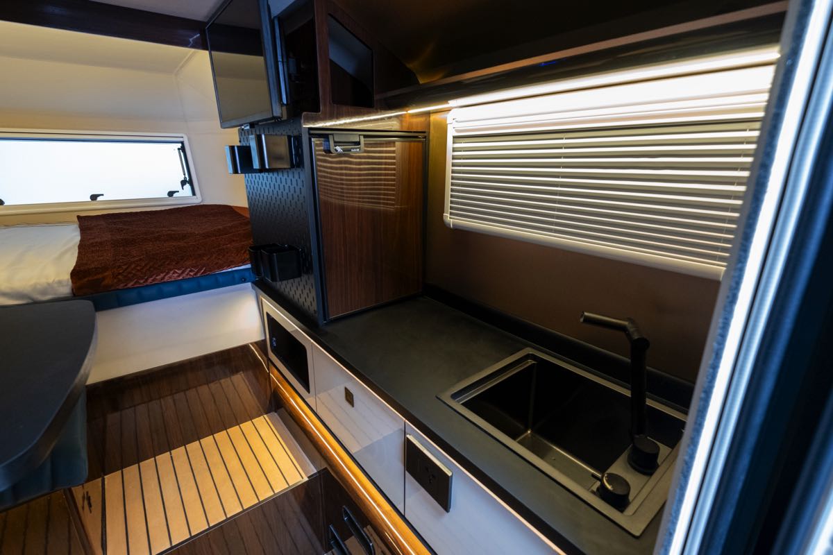 Hotomobil Cybertruck karavanı Bitcoin ile satışa sundu 24