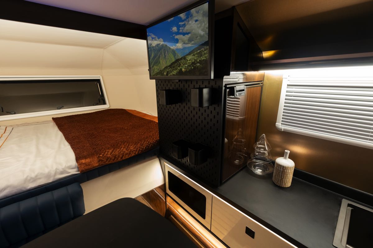 Hotomobil Cybertruck karavanı Bitcoin ile satışa sundu 25