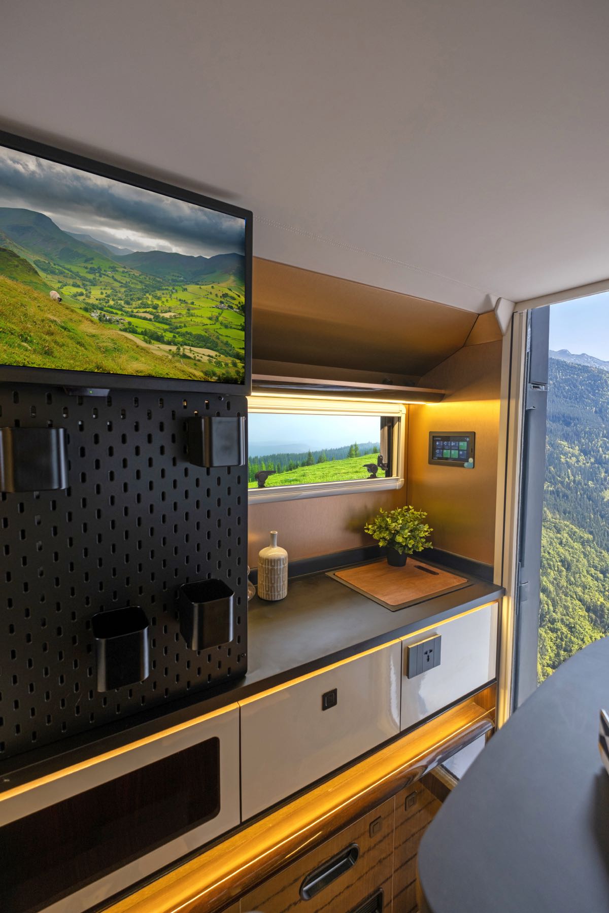 Hotomobil Cybertruck karavanı Bitcoin ile satışa sundu 27