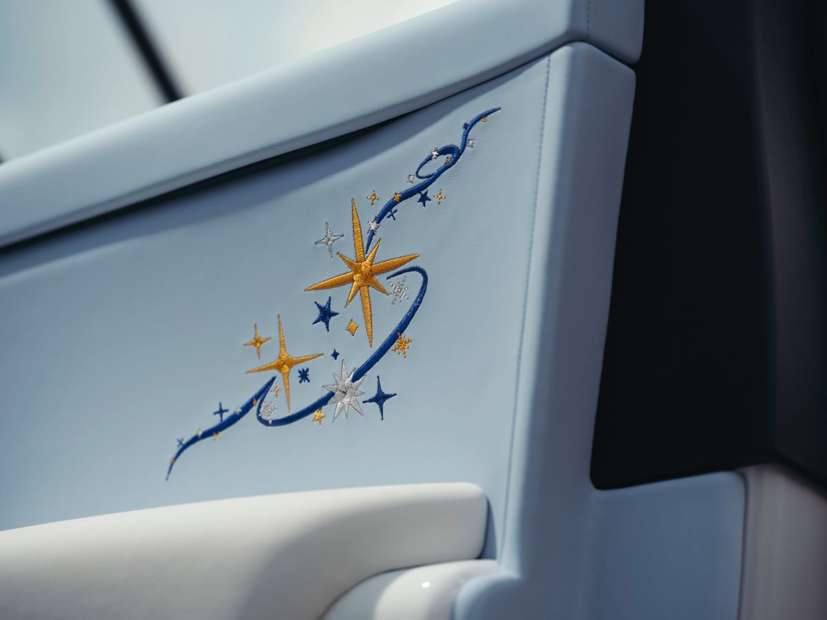 Rolls-Royce’dan uzayın dramasını kutlayan tasarım 1