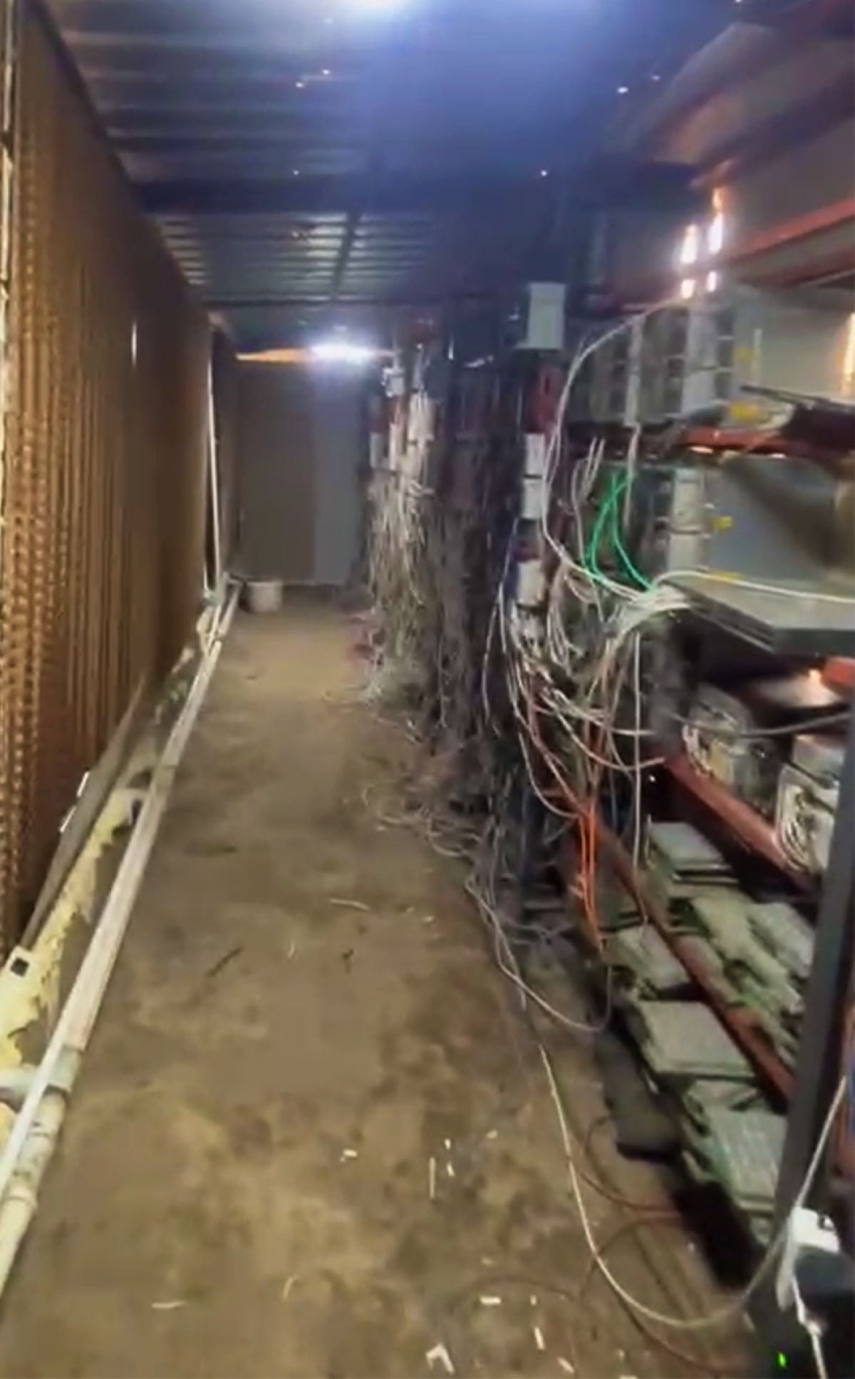 Ahır görünümlü yapıdan kripto fabrikası çıktı 2