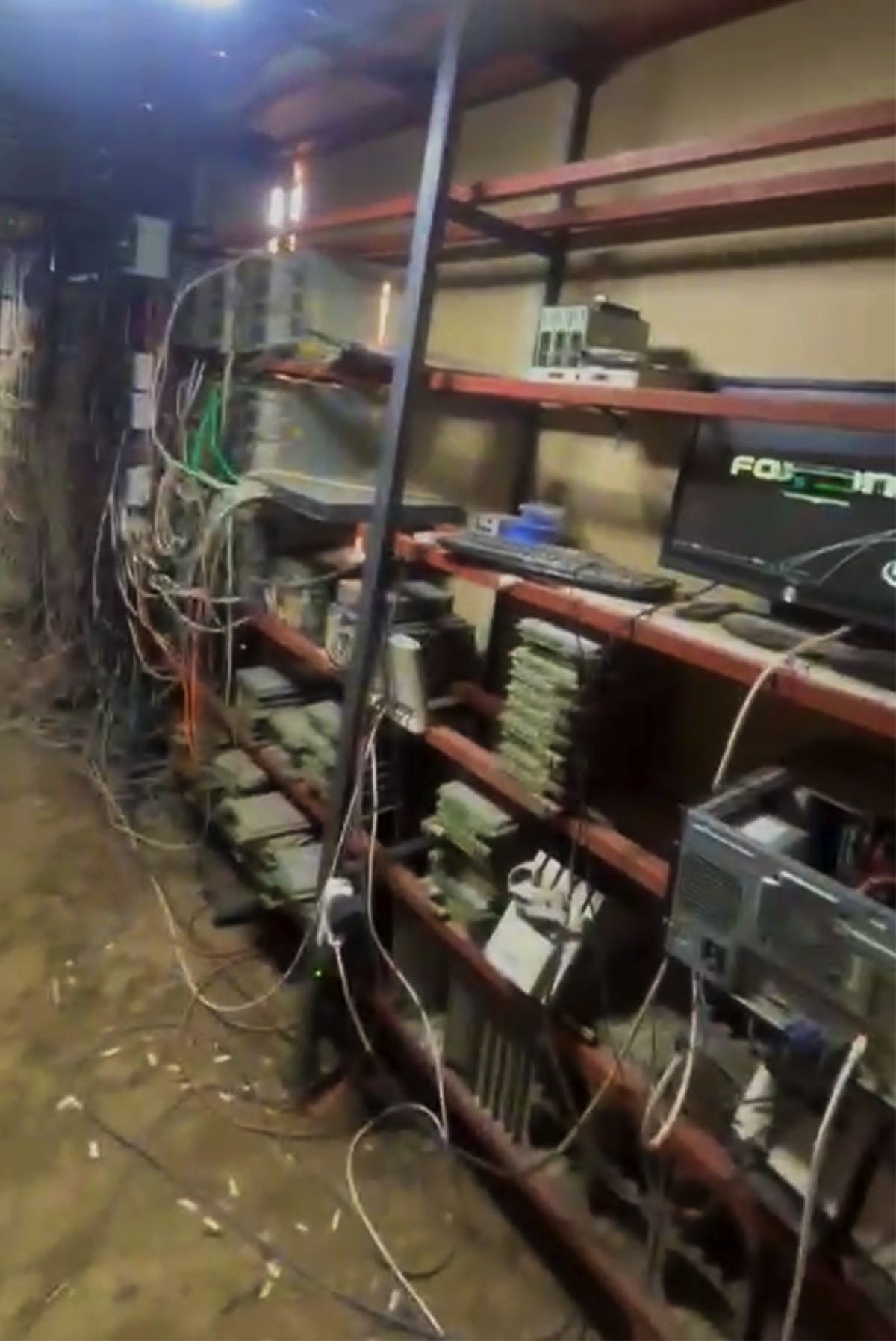 Ahır görünümlü yapıdan kripto fabrikası çıktı 3