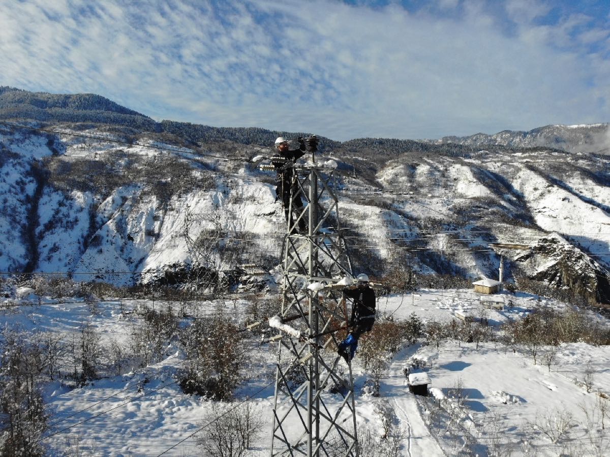 Çoruh EDAŞ'da kar mesaisi 1