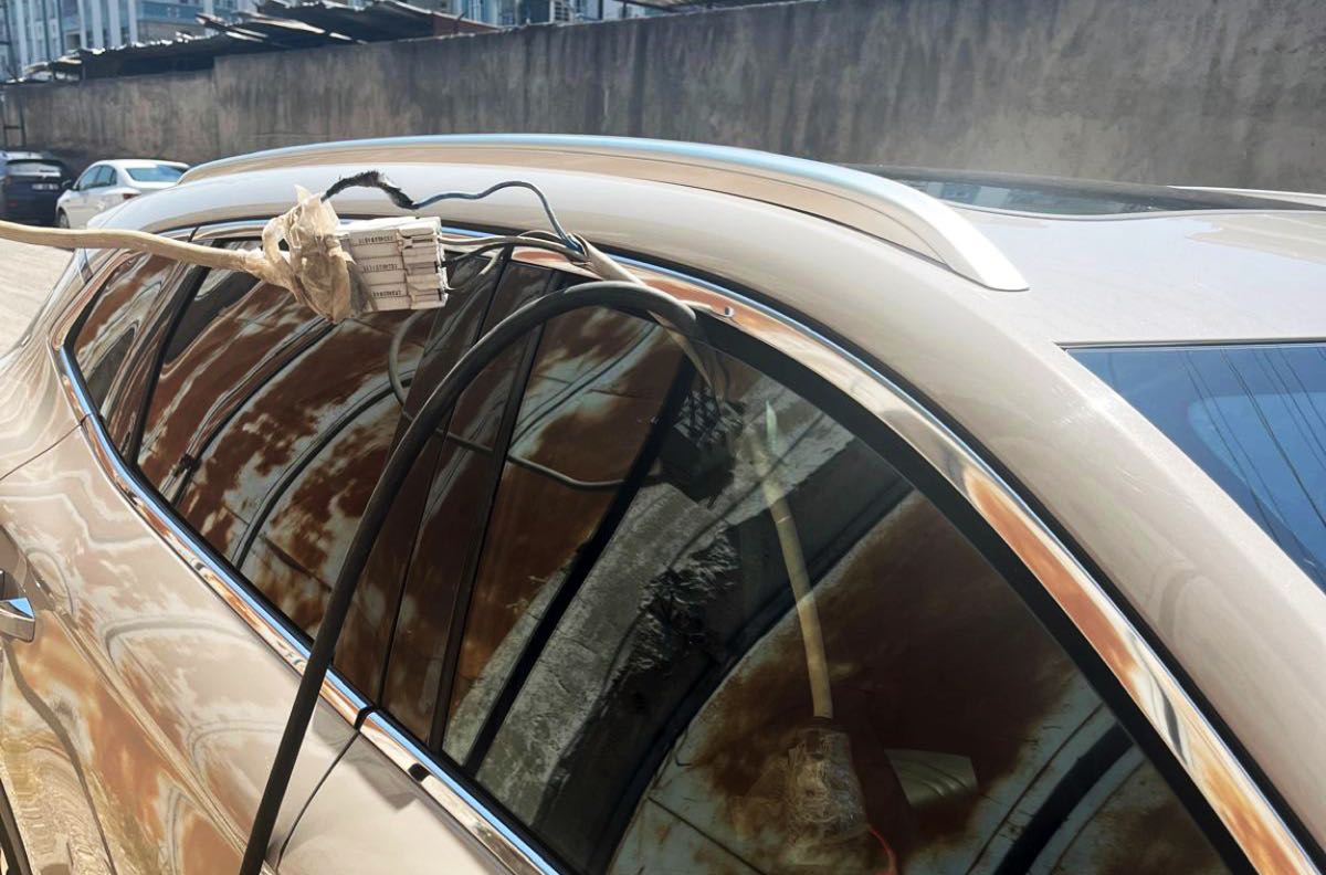 Foto Galeri: Kaçak elektrikle otomobil şarj ederke