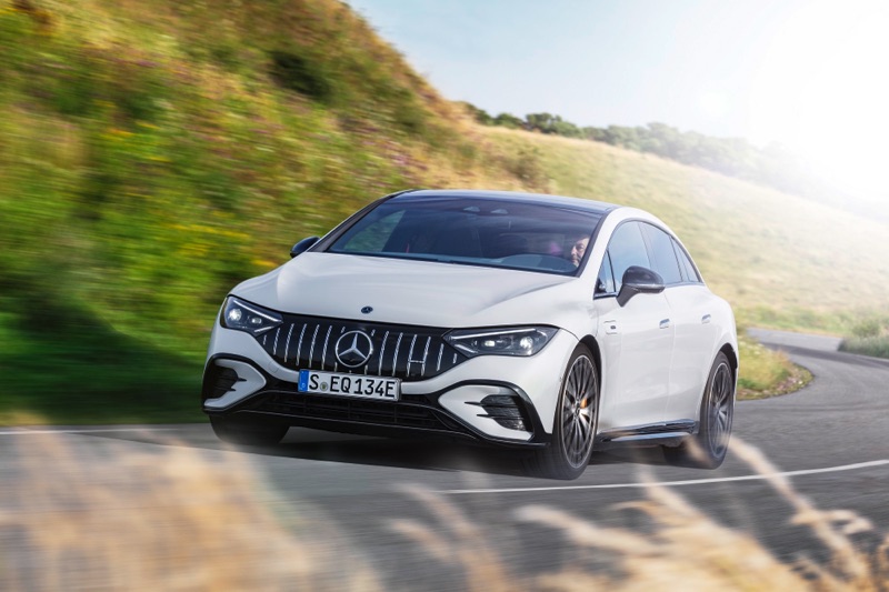 Mercedes’in ilk elektrikli sportif sedanı EQE Türkiye’de