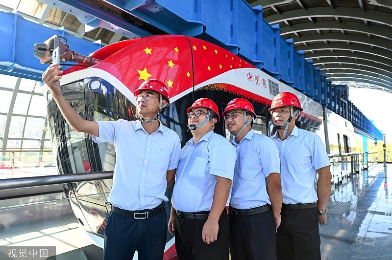 Çin, enerjisiz uçan trenleri deniyor 6