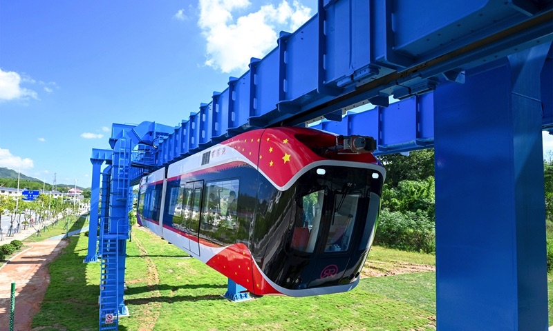 Çin, enerjisiz uçan trenleri deniyor 8