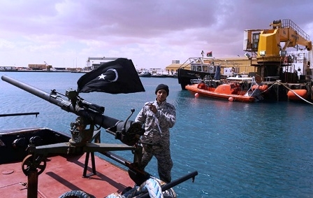 Libya petrol limanına sürat teknesinden roket saldırısı