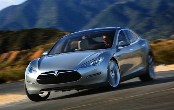 Tesla Model S elektrikli araçları 4x4 yapacak