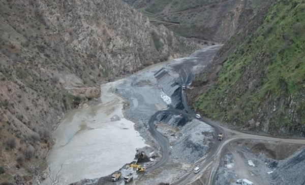 Pervari`deki baraj inşaatında patlama