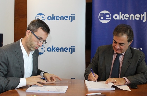 Akenerji kur riskini azalttı