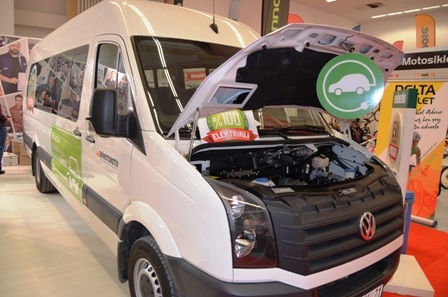 Emin, elektrikli araçlarını Ankara`da tanıttı