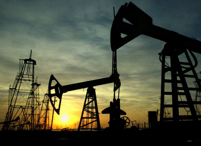 ABD`de petrol stokları beklentilerin aksine arttı