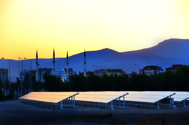 Güneş enerjisinde 100 yatırım yolda