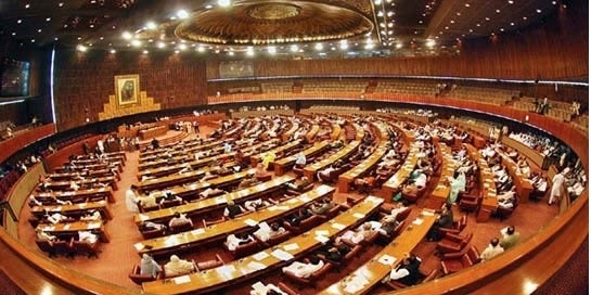 Pakistan Parlamentosu tüm enerjisini güneşten alıyor