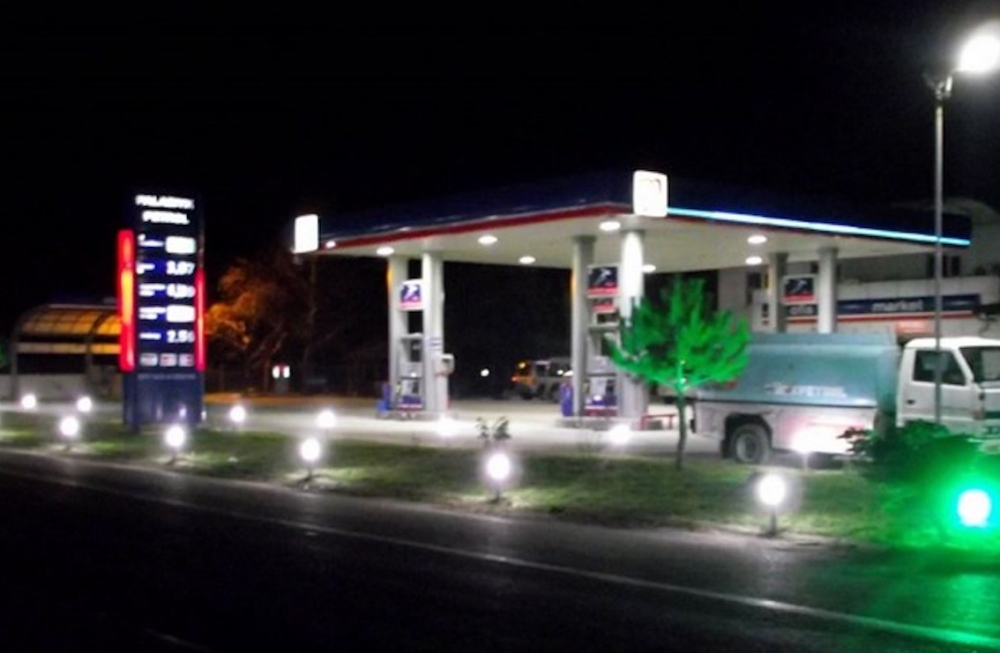 Benzinde indirim 3 gün sürdü, yine zam