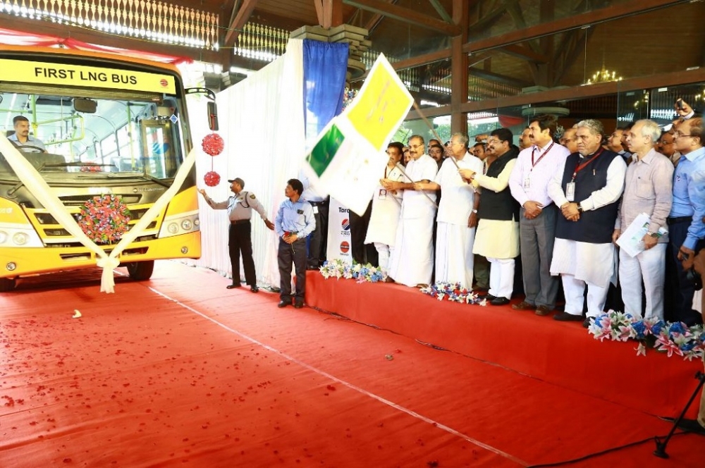 Hindistan'ın ilk LNG yakıtlı otobüsü yollarda