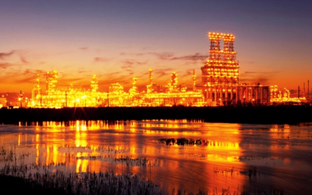 Suudiler, ABD'nin en büyük petrol rafinerisini devraldı