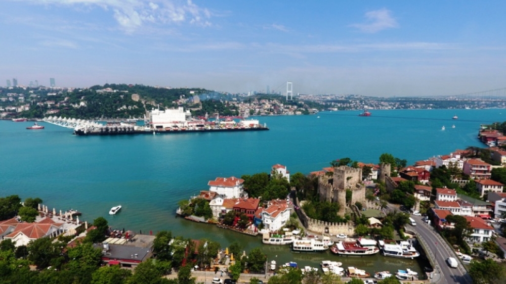 Türk Akımı gemisi İstanbul Boğazı'nı geçiyor