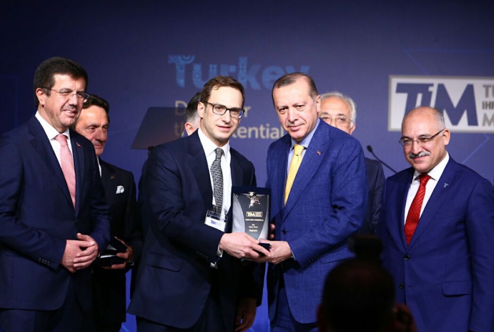 Erdoğan’dan TÜPRAŞ’a şampiyonluk plaketi