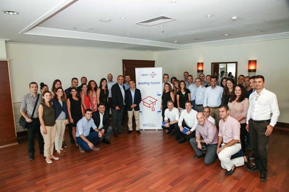 Opet geleceğin liderlerini yetiştiriyor