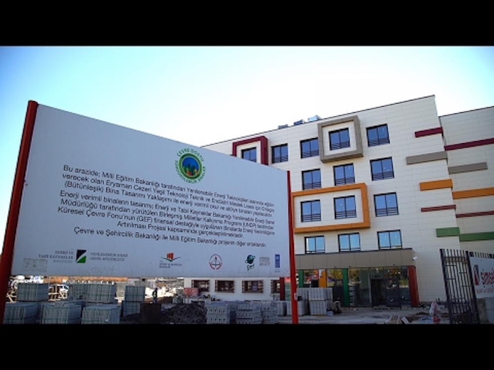 Ankara’daki lise enerjisini rüzgar ve güneşten karşılayacak