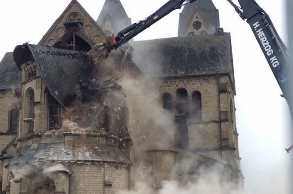 Almanya kömür için tarihi katedrali yıktı