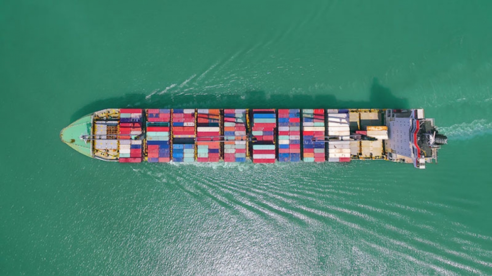 Deniz ticareti emisyonları yarı yarıya azaltılacak