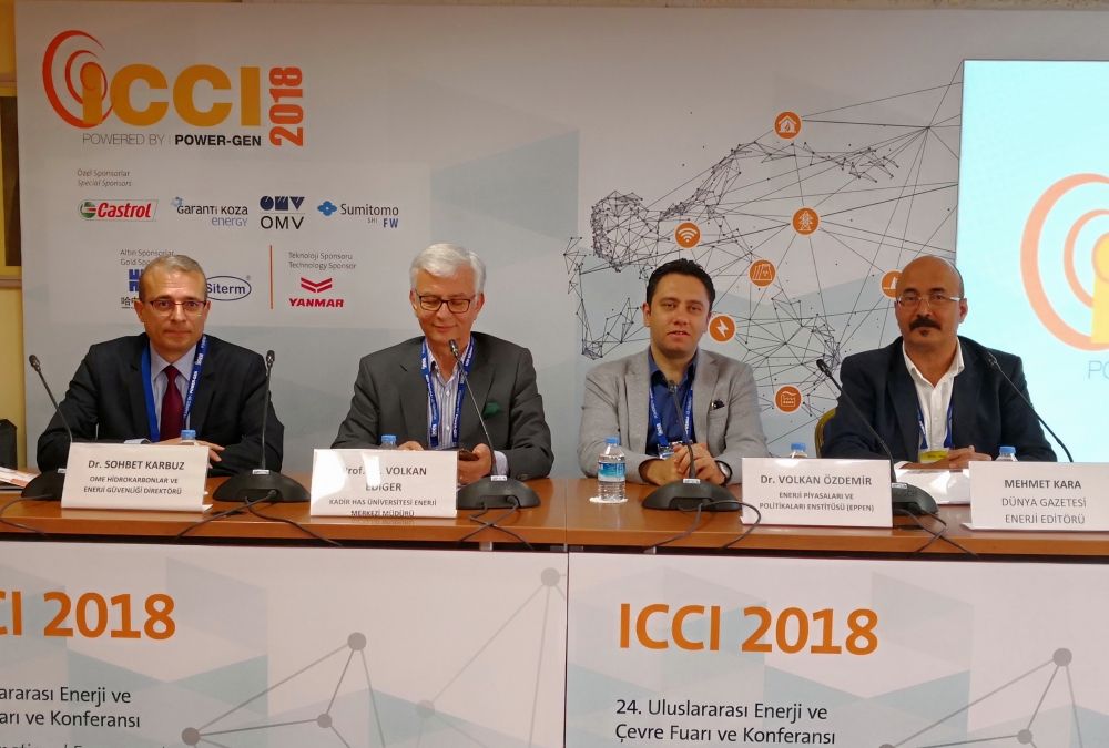 Özdemir: Türkiye petrol ve doğalgazda denizlere yoğunlaşmalı