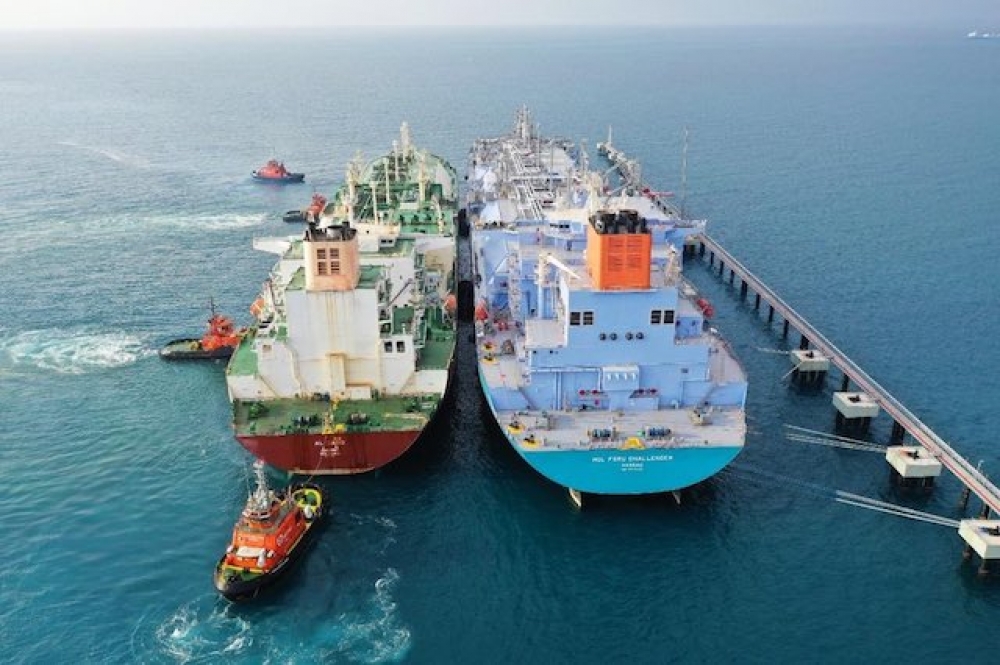 Dev iki gemiden LNG transferi tamamlandı