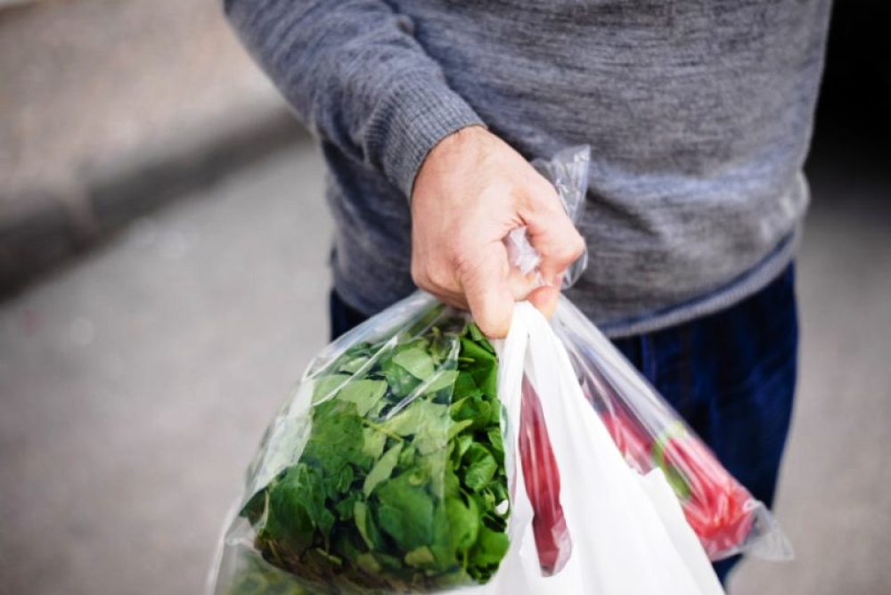 Plastik poşet kullanımı yarı yarıya azalacak