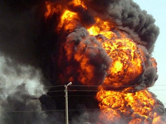 Meksika`da petrol tankeri patladı: 9 ölü