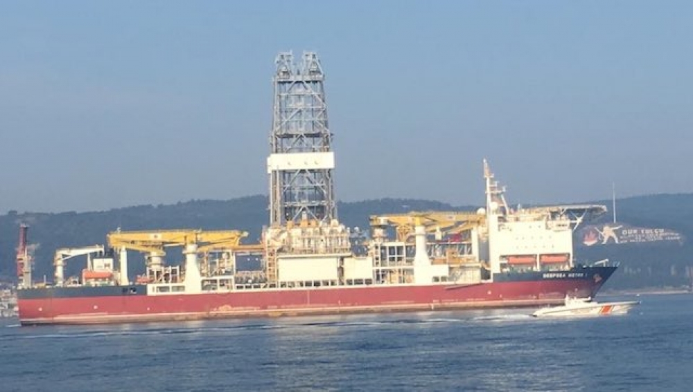 Türkiye’nin ikinci sondaj gemisi Çanakkale Boğazı’ndan geçti