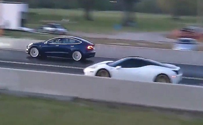 Tesla Ferrari ile girdiği yarışı kazandı