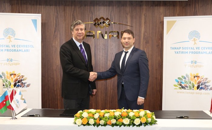 TANAP 9 il için 20 ambulans hibe etti