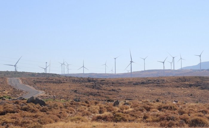 Karaburun’da RES sayısı elektrik direkleriyle yarışıyor