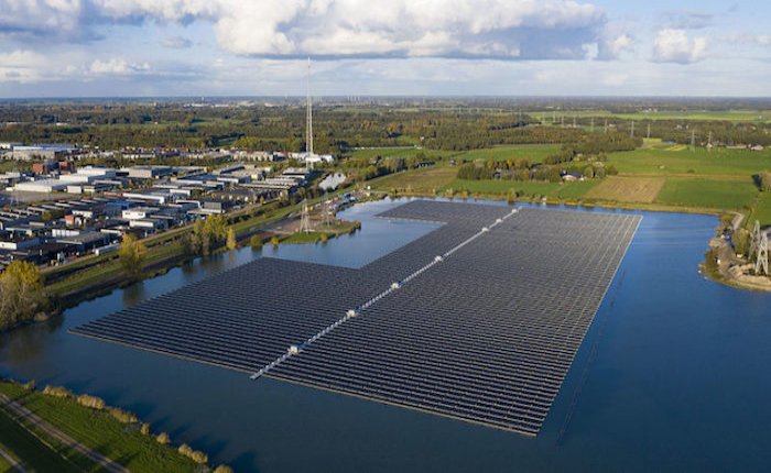 Hollanda’nın en büyük yüzer GES’i elektrik üretmeye başladı