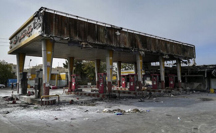 İran’da benzine yüzde 300 zam halkı ayaklandırdı