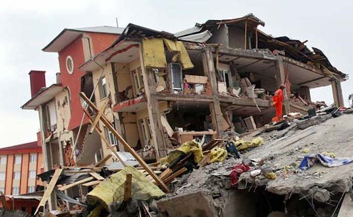 Depremde zarar gören binaların elektrik ve gaz faturalarına 3 ay erteleme