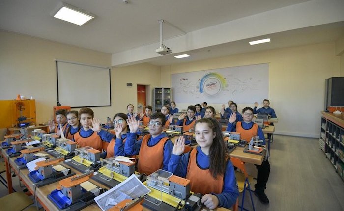Tüpraş öğrencilere robotik kodlama ve modelleme sınıfları kurdu 
