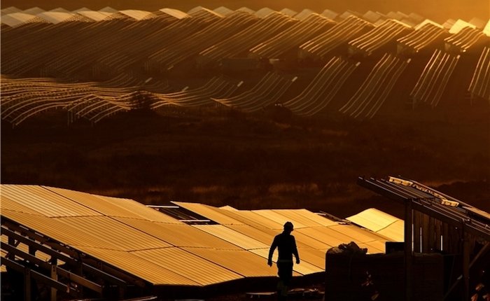 Avrupa’nın en büyük güneş santrali elektrik üretmeye başladı