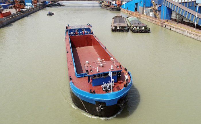 Elektrikli yük gemisi Çin’de deneme yolculuğu yaptı 