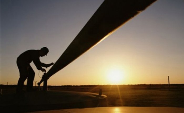 Türkiye'den boru hatlarıyla geçen petrol Nisan'da yüzde 3 arttı  