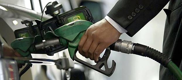 Akaryakıt fiyatlarında indirim bugün masada